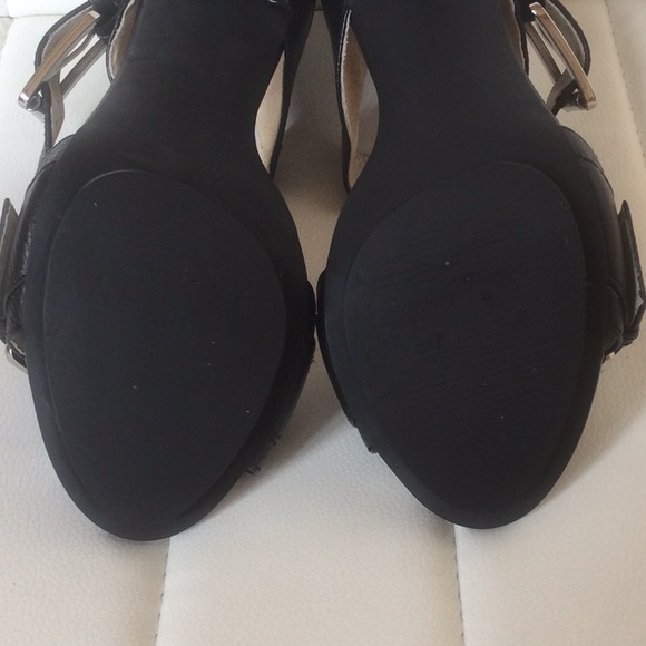 EUC Michael Kors 8M Black Leather Upper Shoes Heels - Picture 6 of 16